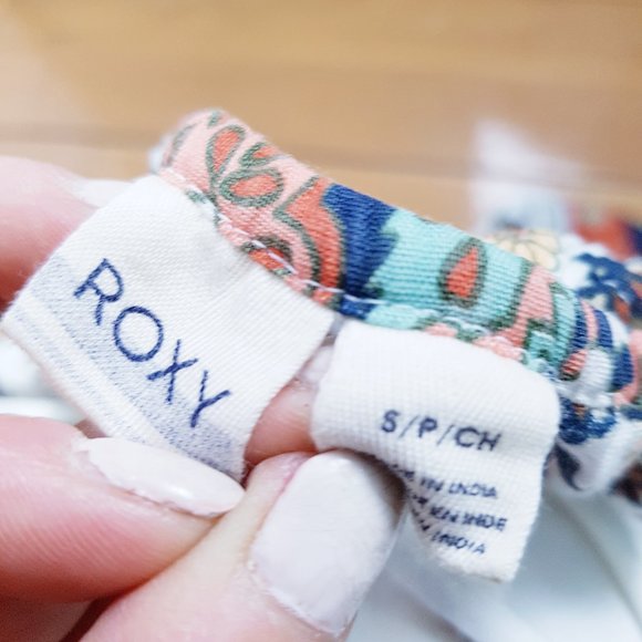 Roxy - Picture 6 of 7